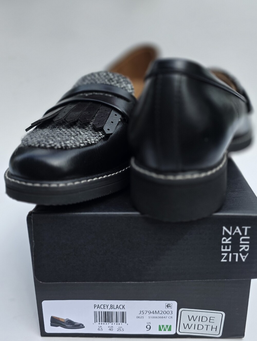 Naturalizer Pacey Women's 9W Wide Black Penny Loafers Kiltie Fringe Comfort